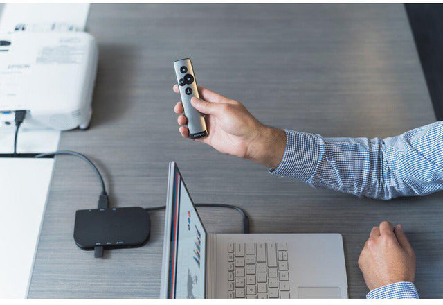 Kensington SD1610P USB-C dock connected to projector for presentation